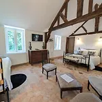 Pavillon Des Communs Bed and Breakfast