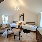 Pavillon Des Communs Bed and Breakfast Bornel