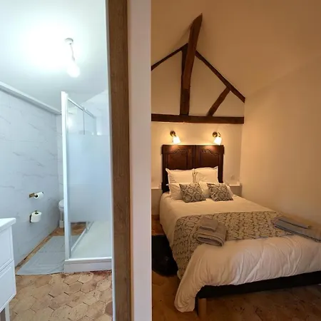 Pavillon Des Communs Bed & Breakfast 3*
