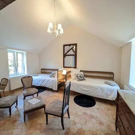 Pavillon Des Communs Bed and Breakfast Bornel