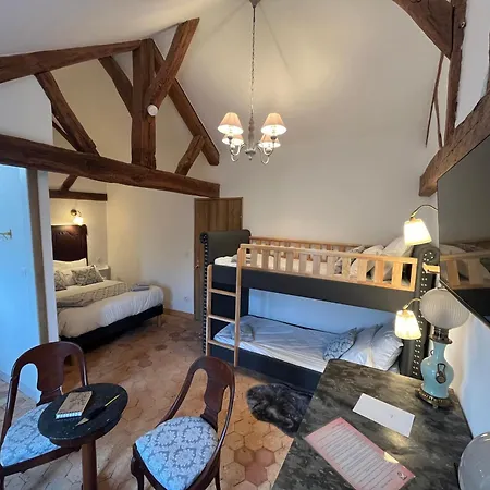 Pavillon Des Communs Bed & Breakfast 3*