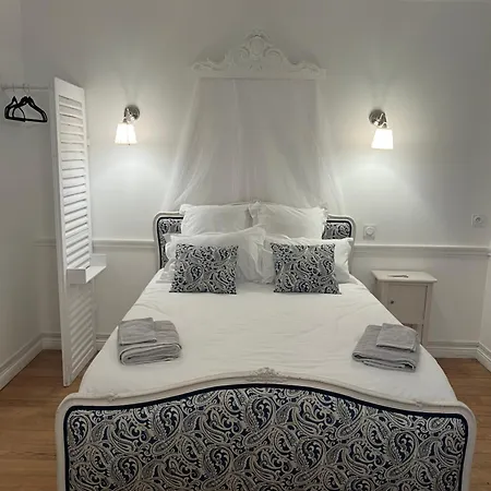 Pavillon Des Communs Bed & Breakfast Bornel