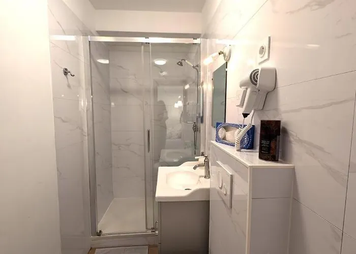 Pavillon Des Communs Bornel