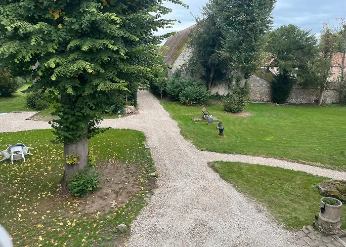 Pavillon Des Communs Bed & Breakfast 3*